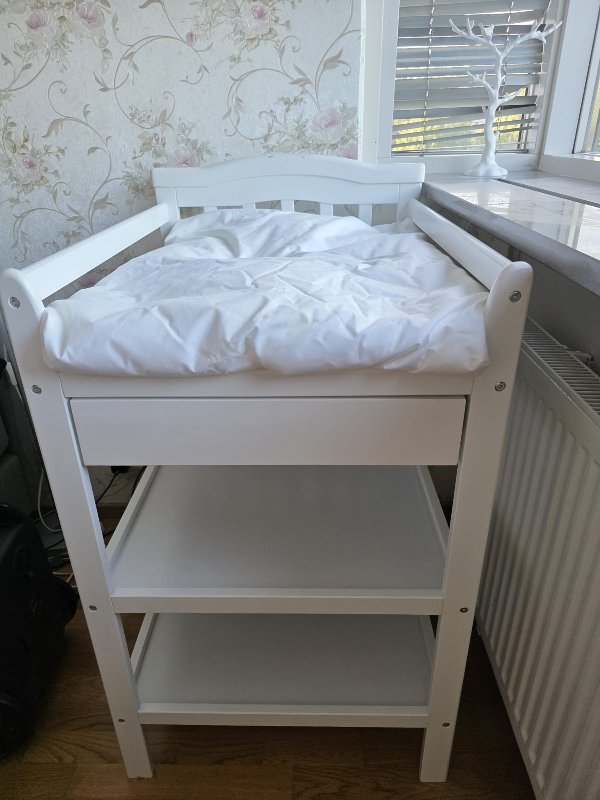 Ett skötbord i fint skick som kan hämtas i Lund. 350kr