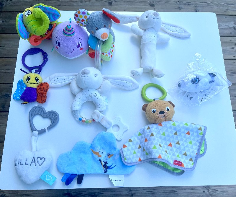 Stort paket med 10 bebisleksaker