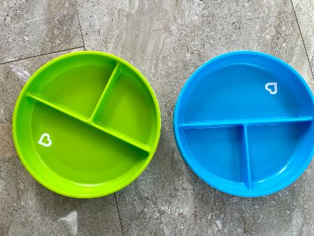 Barnservis i glada färger