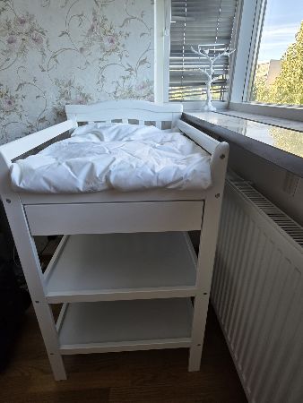 Ett skötbord i fint skick som kan hämtas i Lund. 350kr