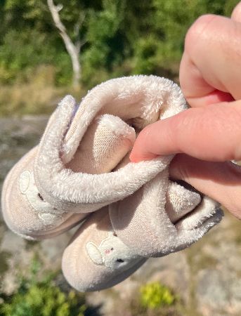 Mjuka stövlar/tofflor med björn i storlek 19