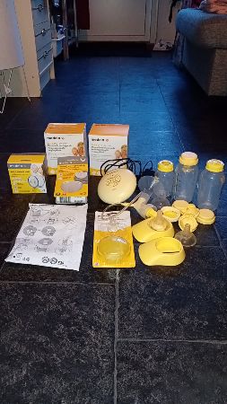 Elektrisk bröstpump med massa tillbehör mycket nytt