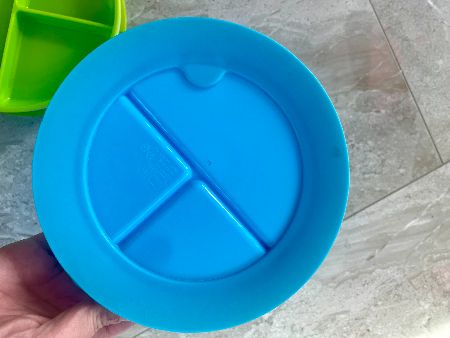 Barnservis i glada färger