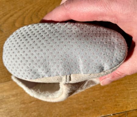 Mjuka stövlar/tofflor med björn i storlek 19