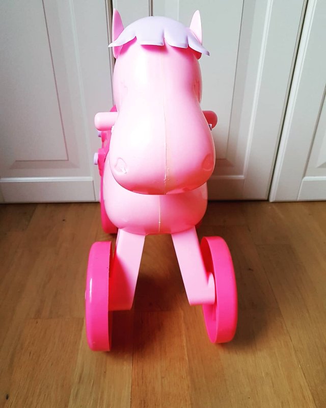 Gulliga rosa Gåhäst för barn, på hjul