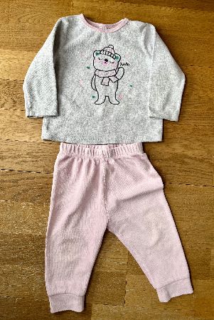 Mjukisset med björn i storlek 74/80