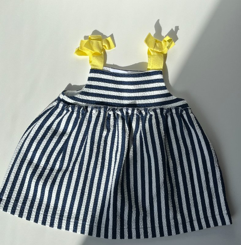 Randig sommarklänning från Zara i storlek 68