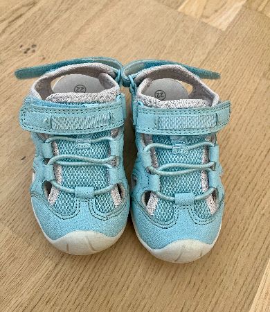 Trekmates sandaler i storlek 22