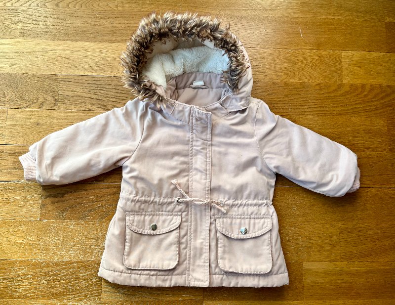 Ljusrosa vadderad parkas/ vitnerjacka i storlek 80