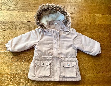 Ljusrosa vadderad parkas/ vitnerjacka i storlek 80