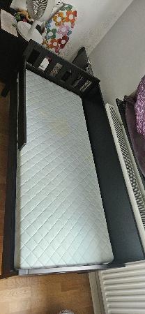 I gott skick. Kan hämtas på Hisingsbacka, Göteborg.  2 sängstomme med ribbotten finns tillgängliga. Kostar 350 kr styck.  Nypris på Ikea är 1295 kr.  Demonterad och klar för upphämtning.