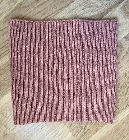 Ribbstickad tubhalsduk för barn