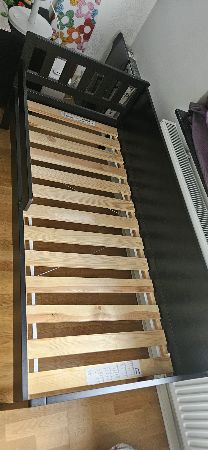 I gott skick. Kan hämtas på Hisingsbacka, Göteborg.  2 sängstomme med ribbotten finns tillgängliga. Kostar 350 kr styck.  Nypris på Ikea är 1295 kr.  Demonterad och klar för upphämtning.